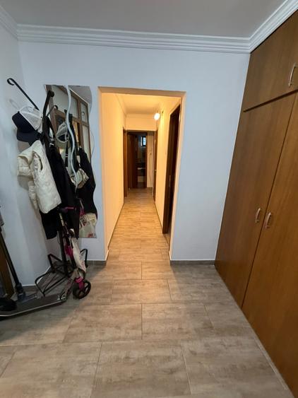 Apartament cu 3 camere decomandat în Dristor