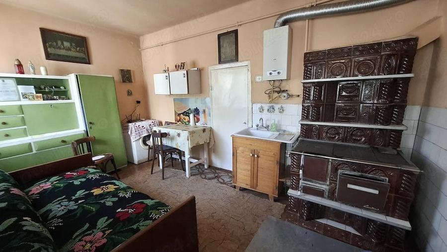 Casă cu 2 camere cu Teren 2236 Mp în Central