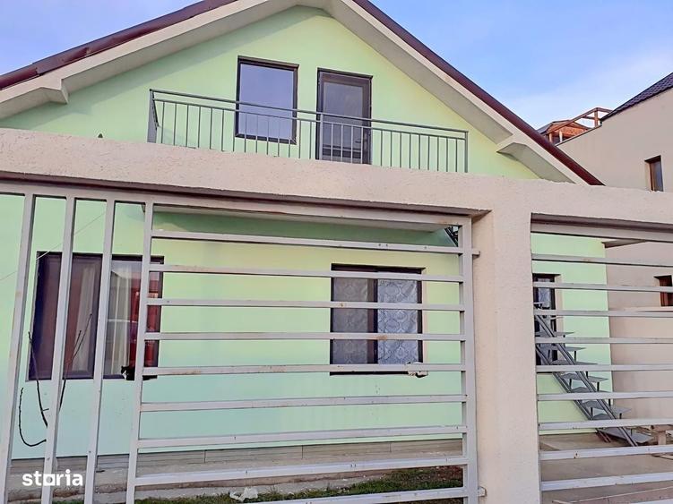 Casă cu 4 camere în Lumina