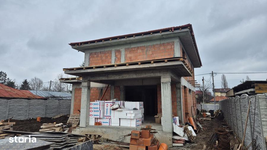 Casă cu 5 camere cu Teren 668 Mp în Mogoșoaia