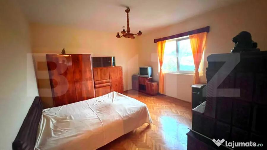 Casă cu 5 camere cu Teren 250 Mp în Central