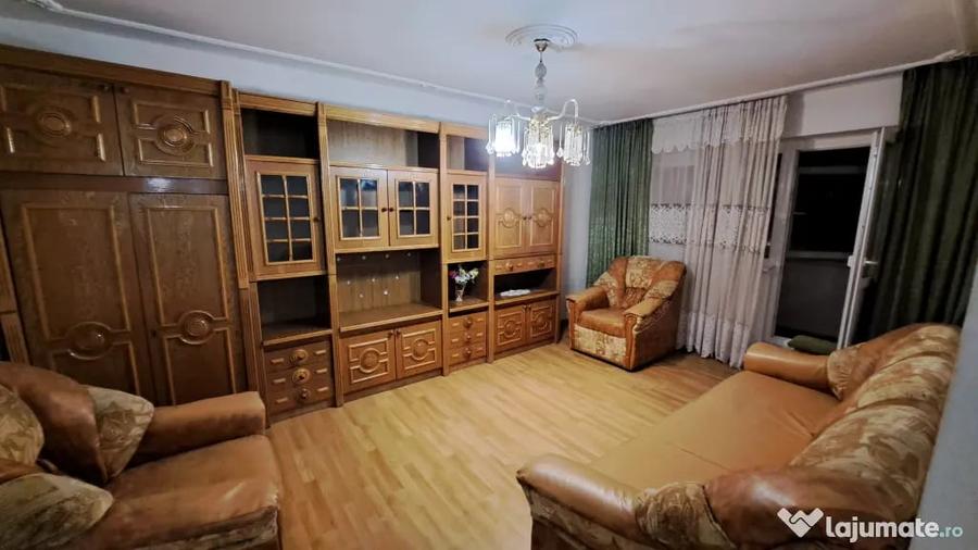 Apartament cu 3 camere decomandat în B-dul București