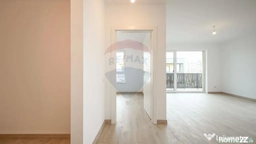 Apartament cu 3 camere semidecomandat în Tractorul