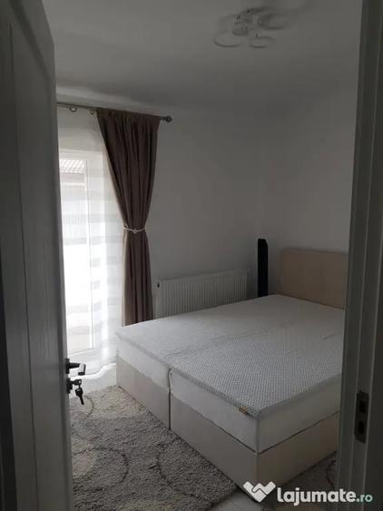 Apartament cu 4 camere semidecomandat în Florești