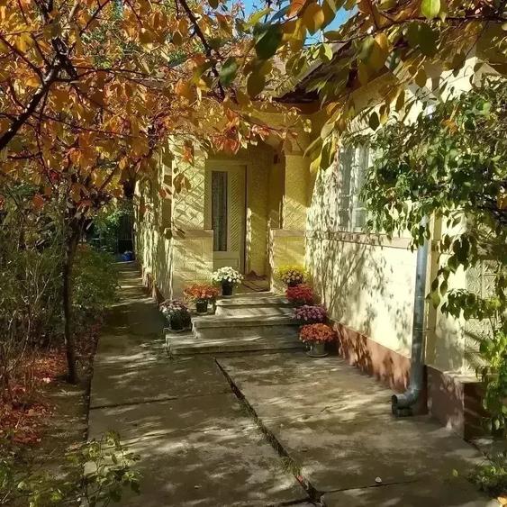 Casă cu 4 camere cu Teren 1000 Mp în Boldești