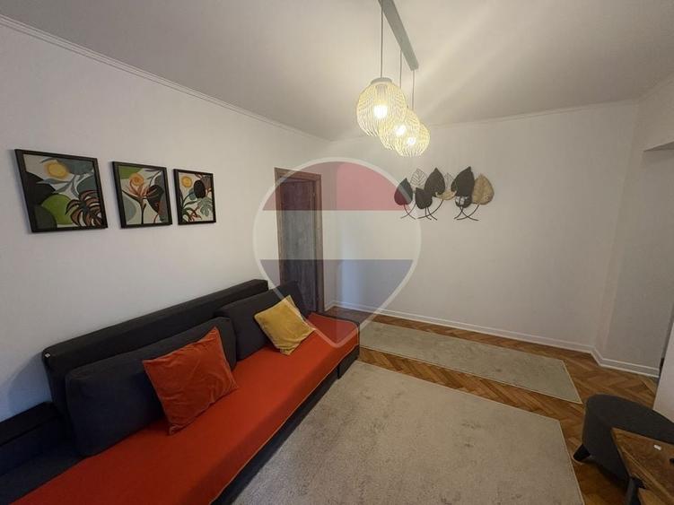 Apartament cu 2 camere decomandat, mobilat în Central