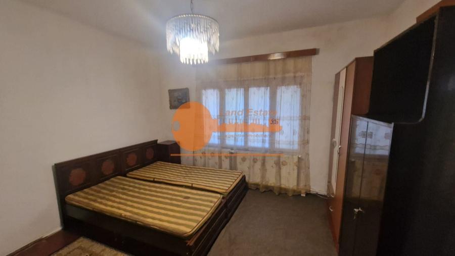 Casă individuală cu 6 camere cu Canalizare în Crângași