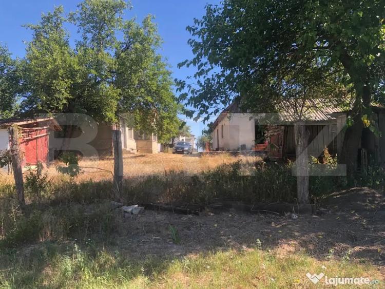 Casă cu 2 camere cu Teren 3700 Mp în Supur