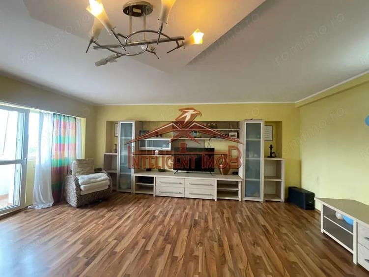 Apartament cu 4 camere semidecomandat în Central