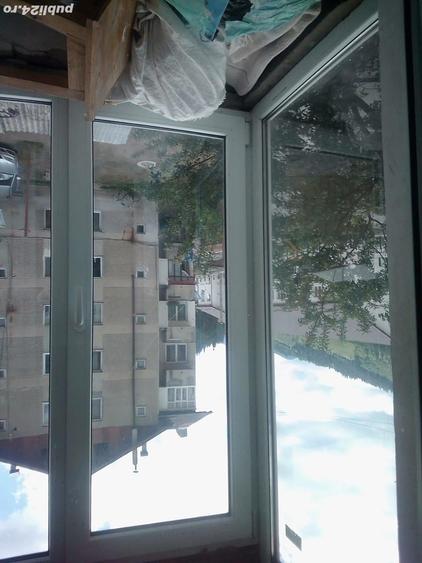 Apartament cu 3 camere semidecomandat în Broșteni