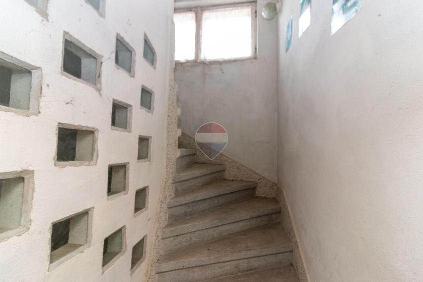 Casă individuală cu 7 camere cu Teren 583 Mp în Central