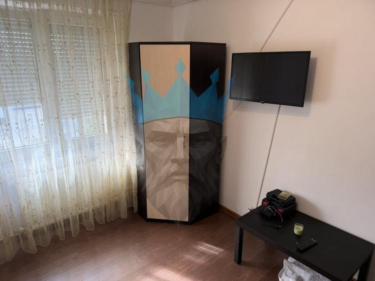 Apartament cu 3 camere decomandat, mobilat în Vitan