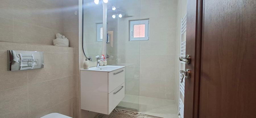 Apartament cu 2 camere decomandat, mobilat în Piața Centrală