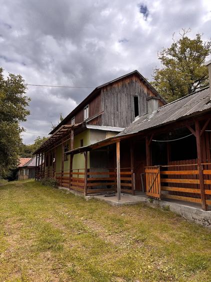 Casă cu 2 camere cu Teren 2300 Mp în Ibănești