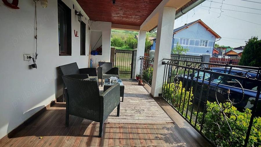 Casă cu Teren 1550 Mp în Roșia de Secaș