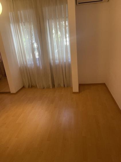 Casă individuală cu 7 camere cu Garaj în Iancu Nicolae