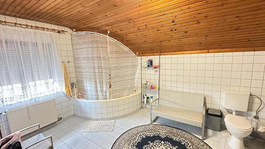 Casă cu Teren 1420 Mp în Ghiroda