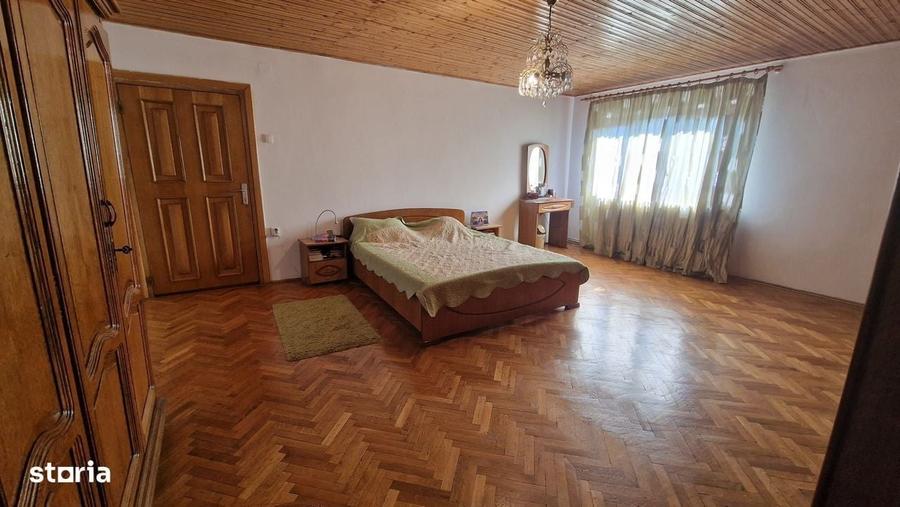 Casă cu 4 camere în Central