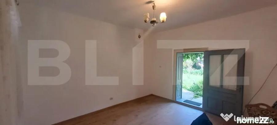 Casă cu 5 camere cu Teren 500 Mp în Berivoi