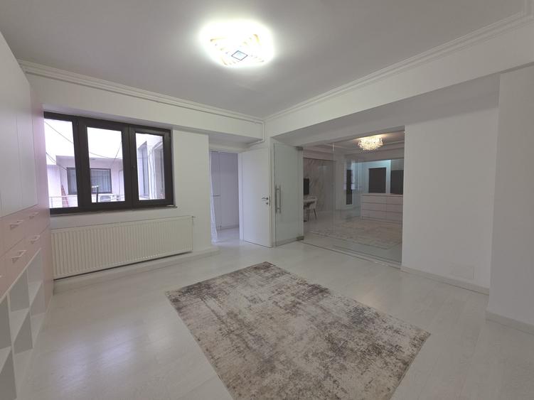 Apartament cu 4 camere semidecomandat, mobilat în Dorobanți