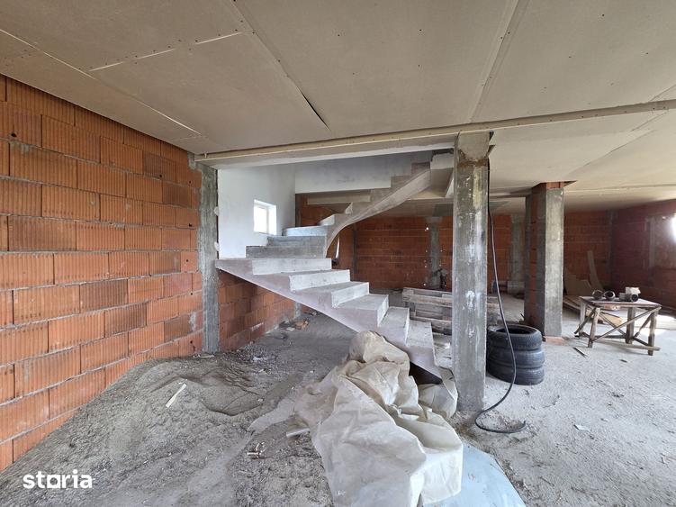 Casă cu 5 camere cu Teren 4165 Mp în Central
