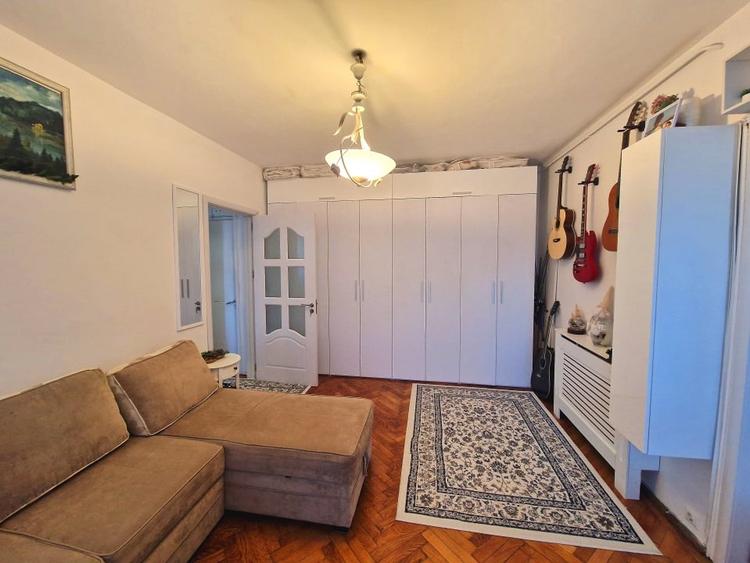 Apartament cu 2 camere semidecomandat, mobilat în Pajura