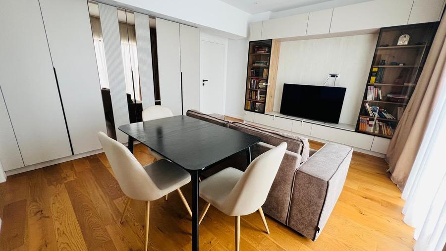 Apartament cu 3 camere semidecomandat în Cotroceni
