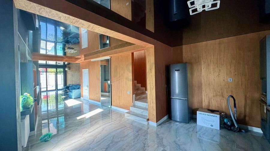 Casă individuală cu 4 camere cu Piscina în Tunari