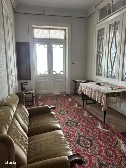 Casă cu 4 camere cu Teren 1800 Mp în Central