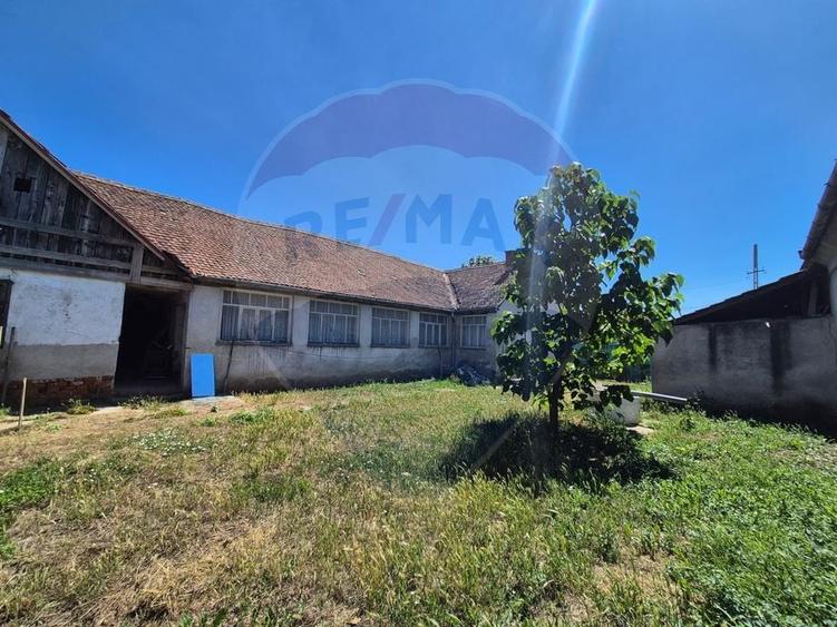 Casă individuală cu 3 camere cu Teren 1440 Mp în Central