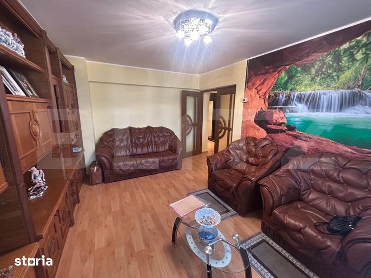 Apartament cu 3 camere decomandat în Micro 11