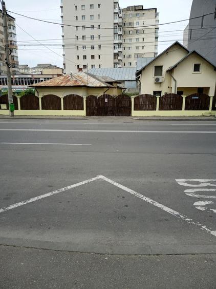 Casă cu Teren 400 Mp în Central