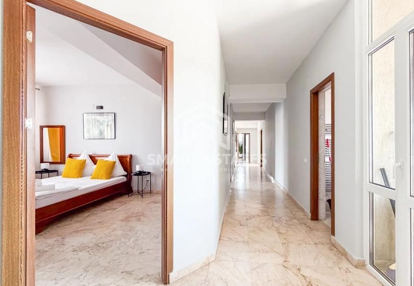 Penthouse cu 5 camere decomandat în Timpuri Noi