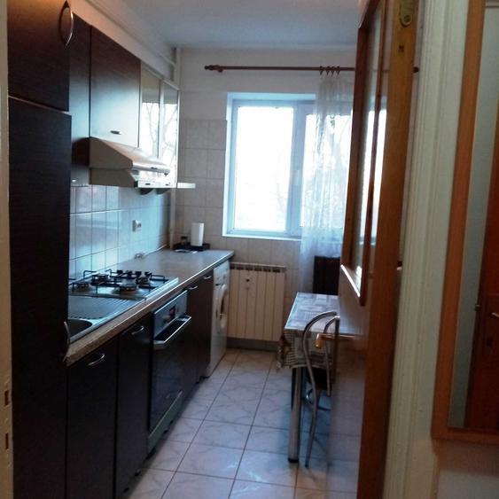 Apartament cu 3 camere decomandat în Tineretului