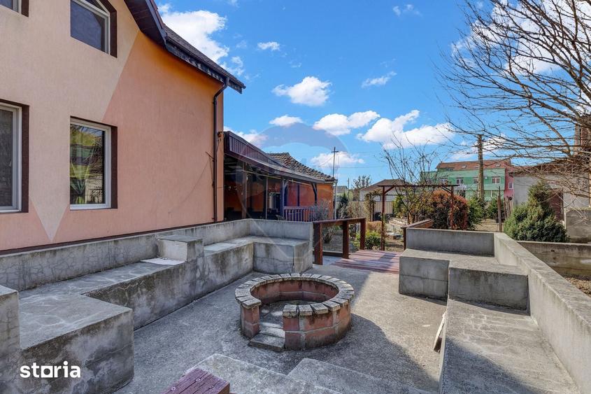 Casă cu 8 camere cu Teren 777 Mp în Ultracentral