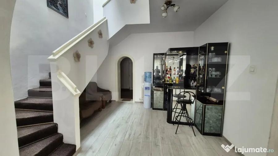 Casă cu 6 camere cu Teren 525 Mp în Cloșca