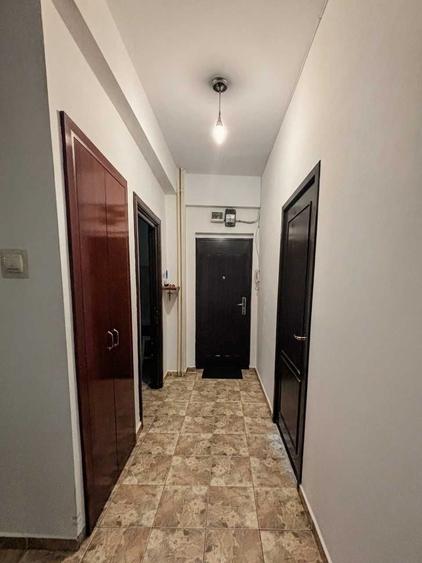 Apartament cu 3 camere decomandat în Jiului