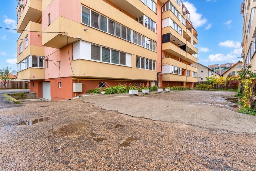Apartament cu 3 camere semidecomandat, mobilat în Apahida