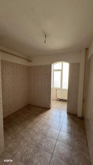 Apartament cu 3 camere decomandat în Alecu Russo