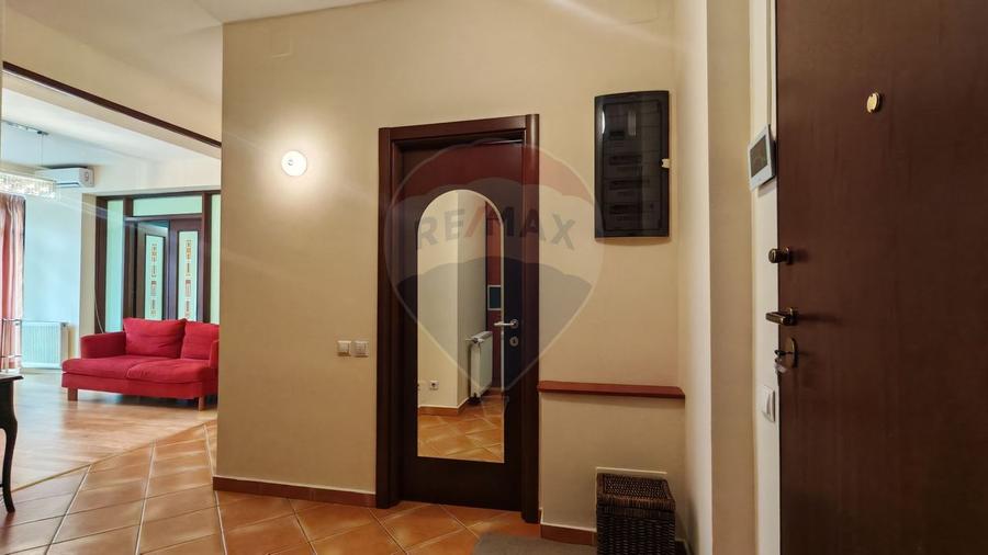 Apartament cu 3 camere decomandat, mobilat în Arcul de Triumf