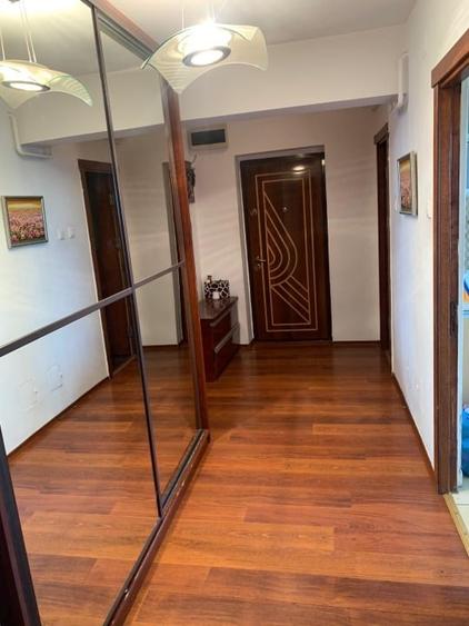 Apartament cu 3 camere decomandat în Mazepa 2