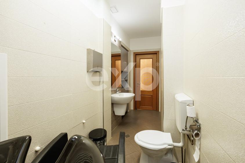 Apartament cu 5 camere decomandat, mobilat în Romană