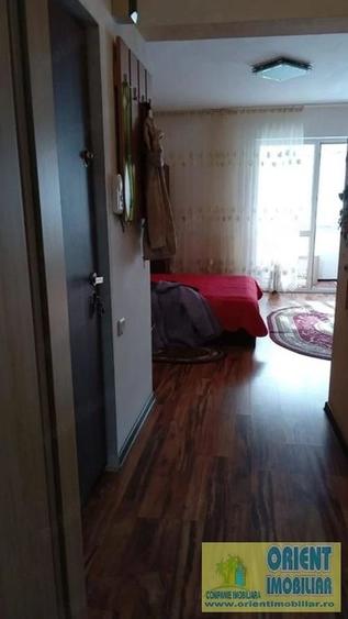 Garsonieră decomandată în Poarta 6