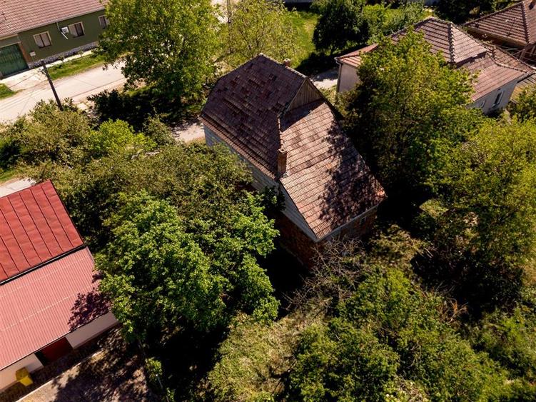 Casă cu 3 camere cu Teren 542 Mp în Sântion