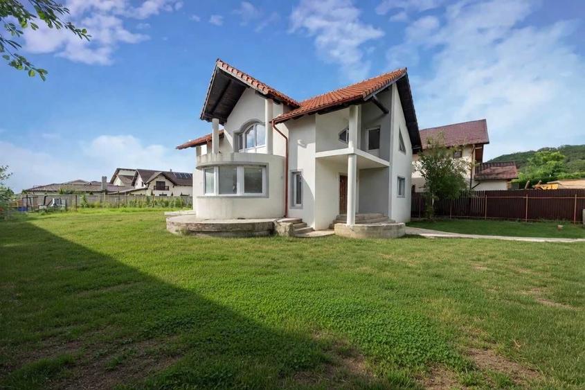 Casă cu 4 camere în Central