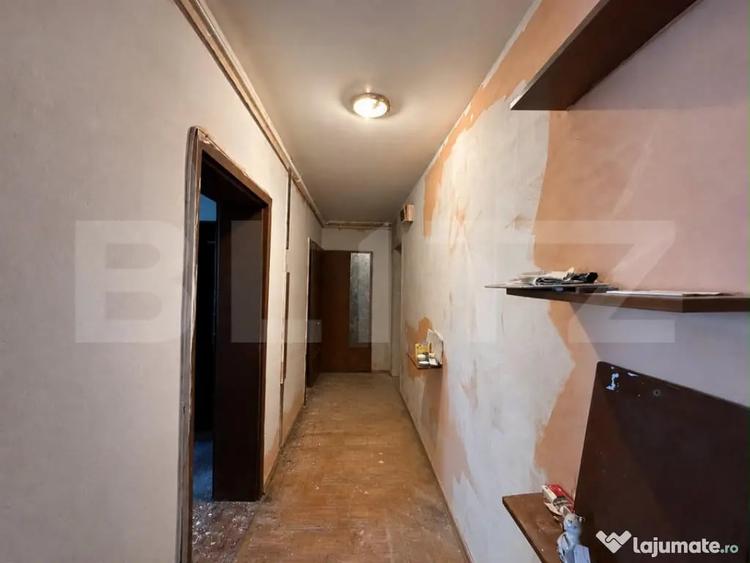 Apartament cu 3 camere semidecomandat în Cetate