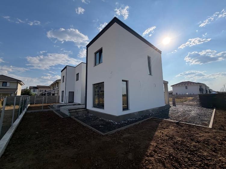 Apartament cu 3 camere decomandat în Giroc