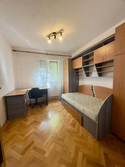 Apartament cu 3 camere decomandat în Torontalului