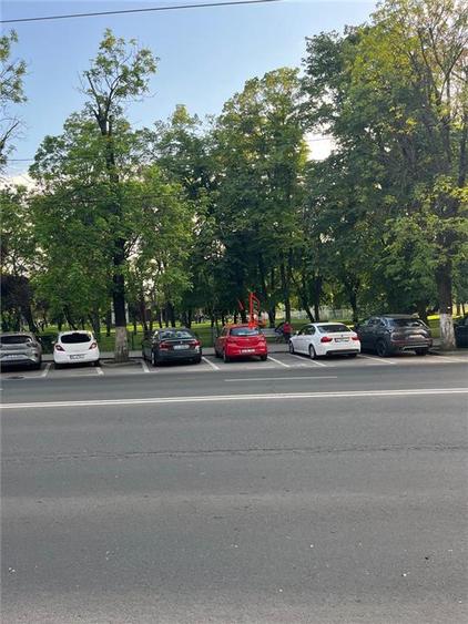 Apartament cu 3 camere semidecomandat, mobilat în Tineretului