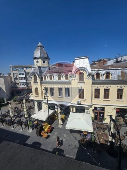 Apartament cu 6 camere semidecomandat în Central